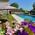 La Vayssade - Maison D'hôtes - Jacuzzi, Piscine&truffes 4*