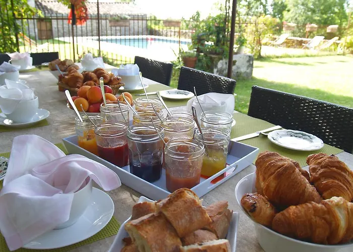 게스트하우스 La Vayssade - Maison D'hotes - Jacuzzi, Piscine & Truffes 4*