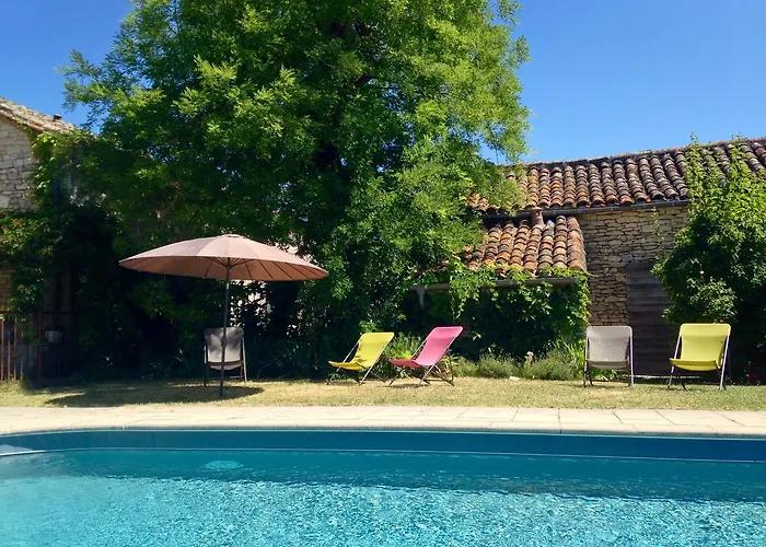 게스트하우스 La Vayssade - Maison D'hotes - Jacuzzi, Piscine & Truffes Lalbenque