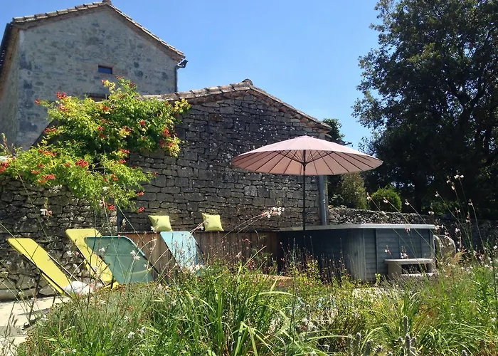 La Vayssade - Maison D'hotes - Jacuzzi, Piscine & Truffes 게스트하우스 4*